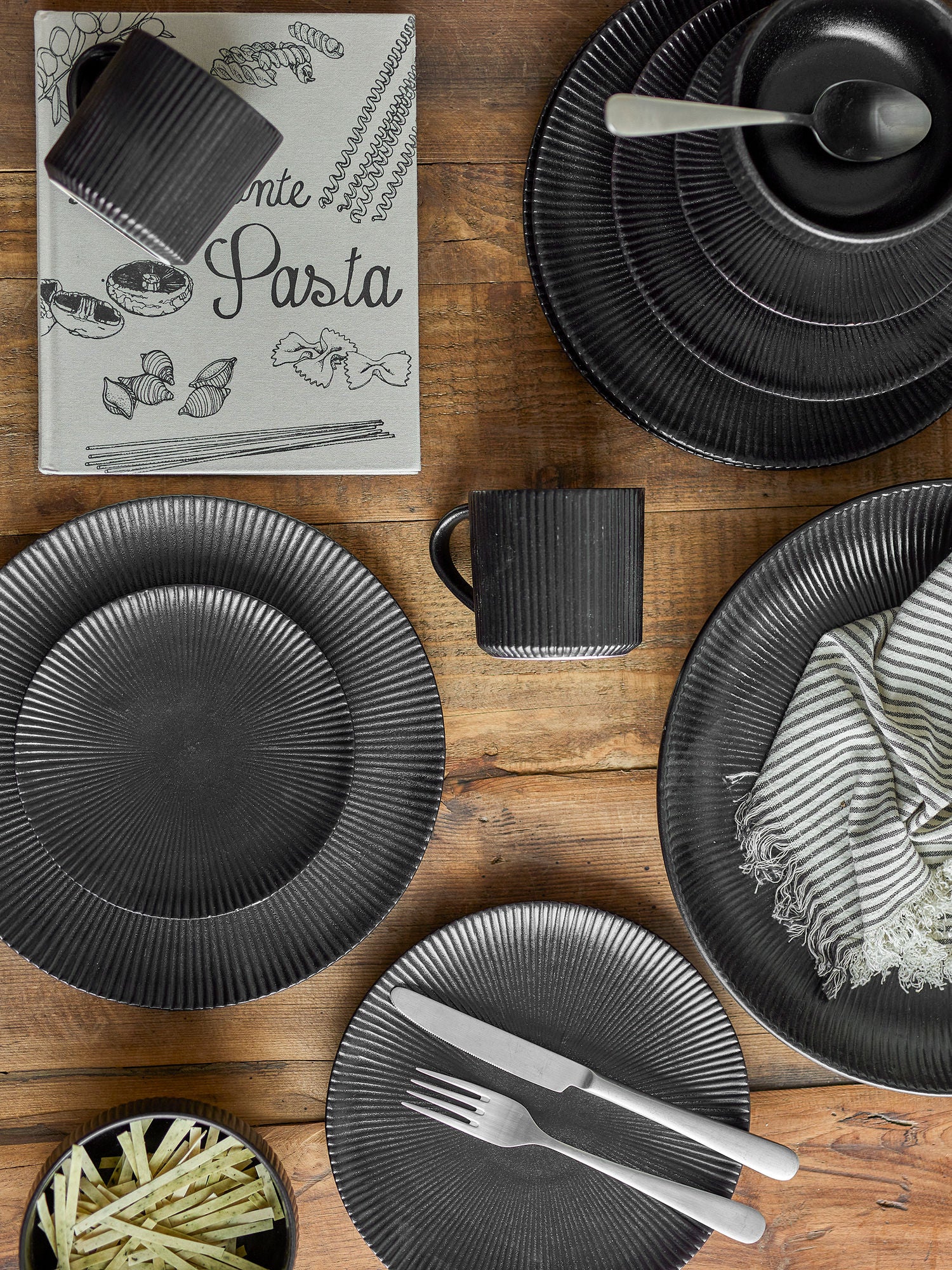 Bloomingville Neri Table Service Set, svart, steingods
