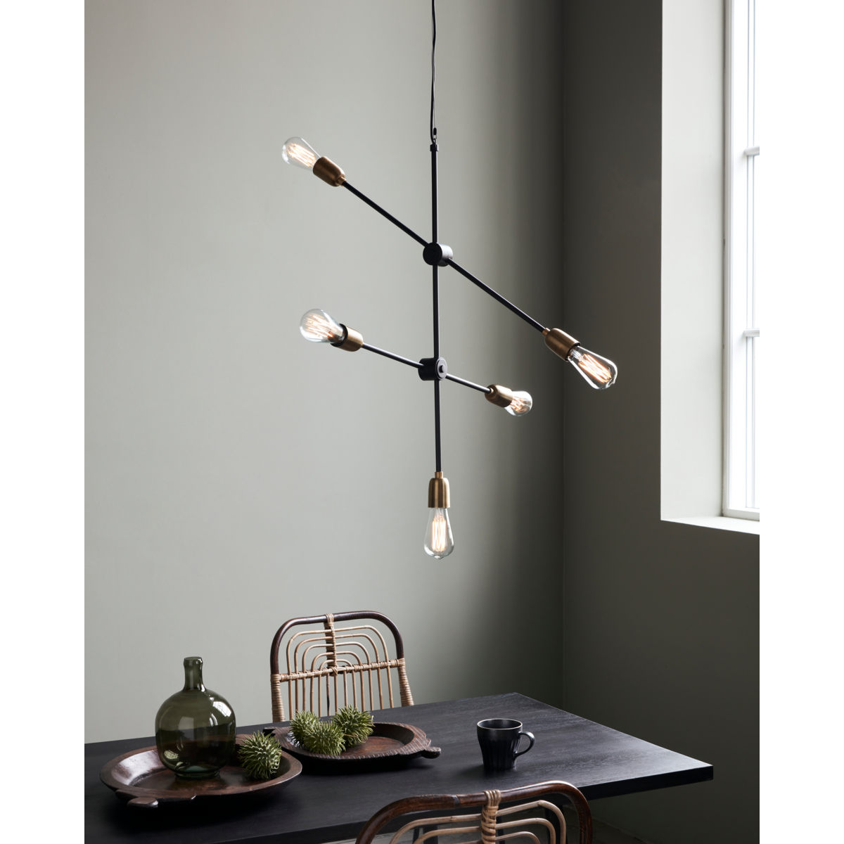 Lampe, hdmolekylær, svart; messing