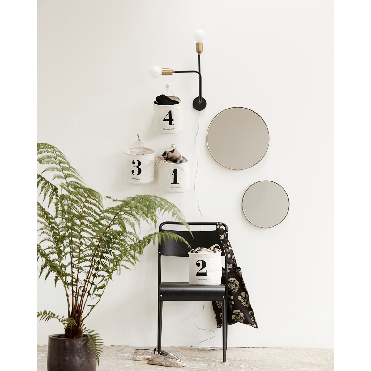 Vegglampe, hdmolekylær, svart; Messing