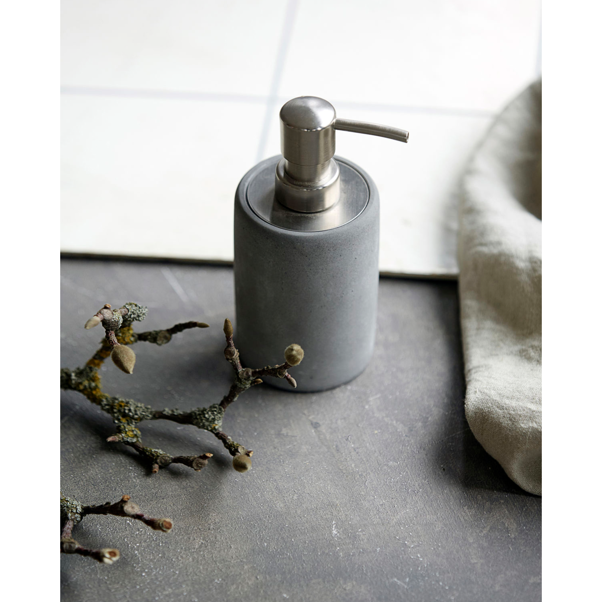 Såpedispenser, hdcement, grå