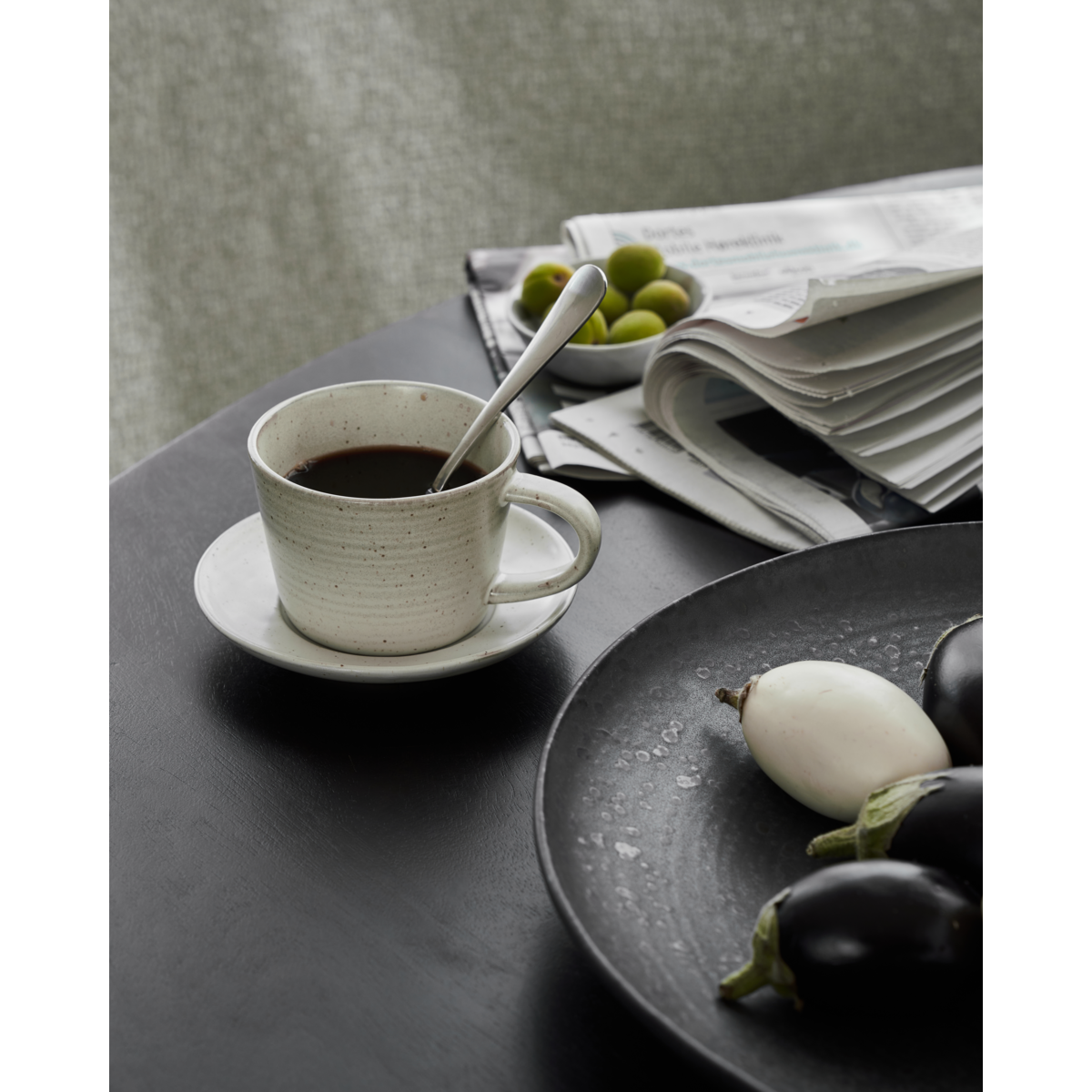 Kopp med tallerken, hdpion, grå; hvit