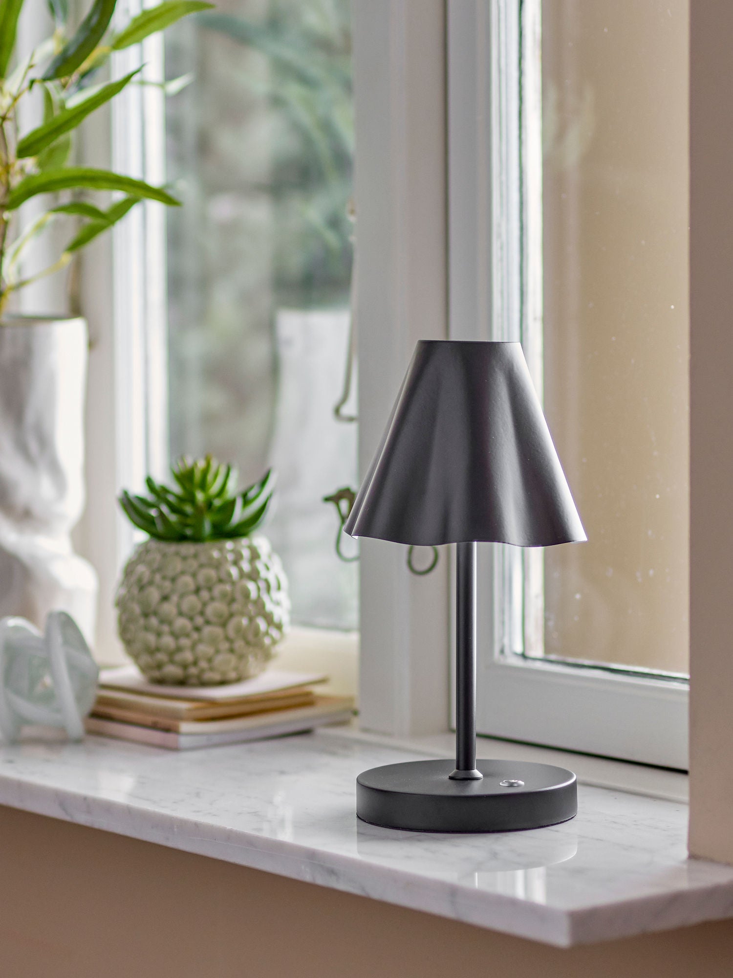 Bloomingville Lianna bærbar lampe, oppladbar, svart, metall