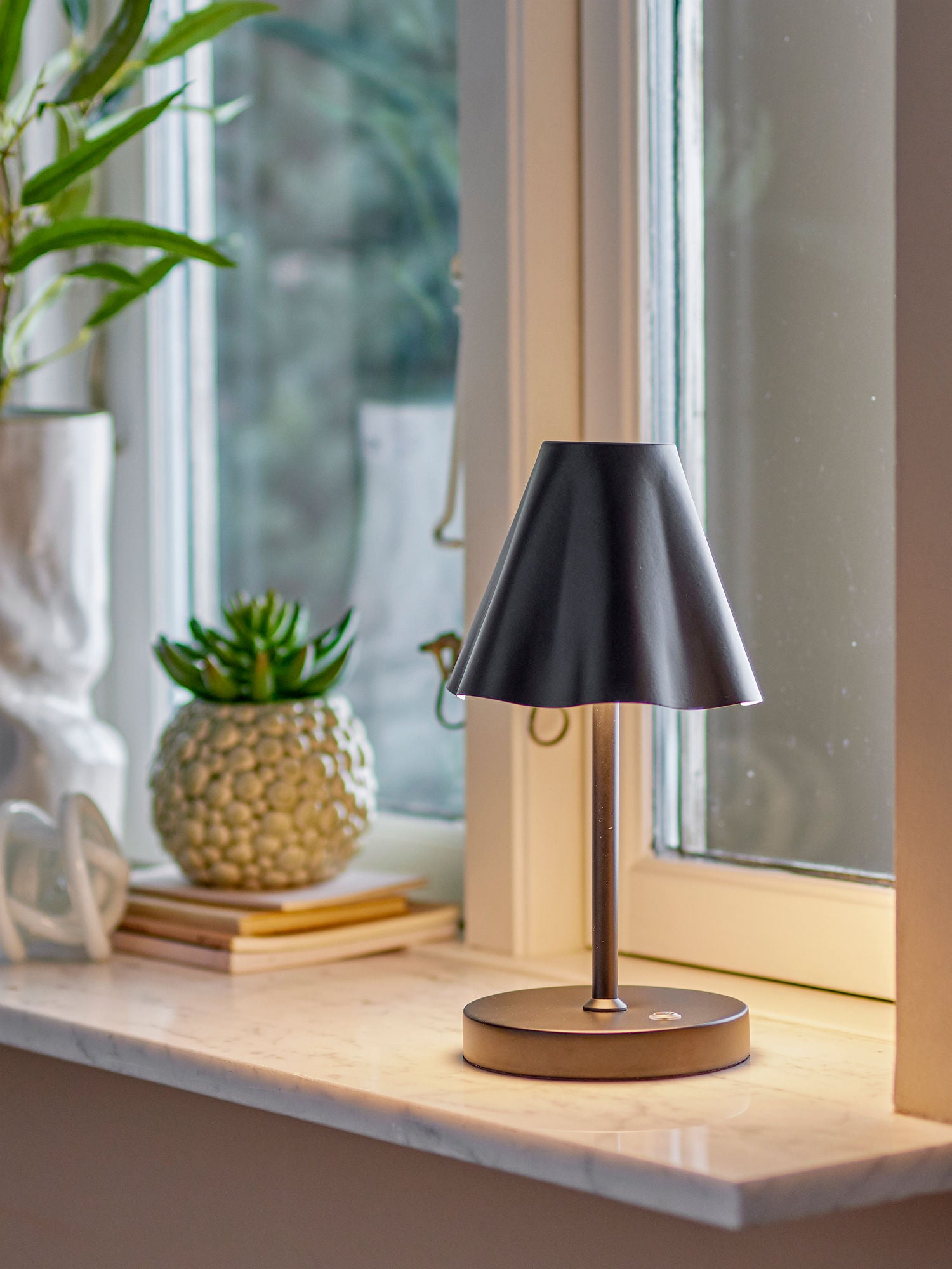Bloomingville Lianna bærbar lampe, oppladbar, svart, metall