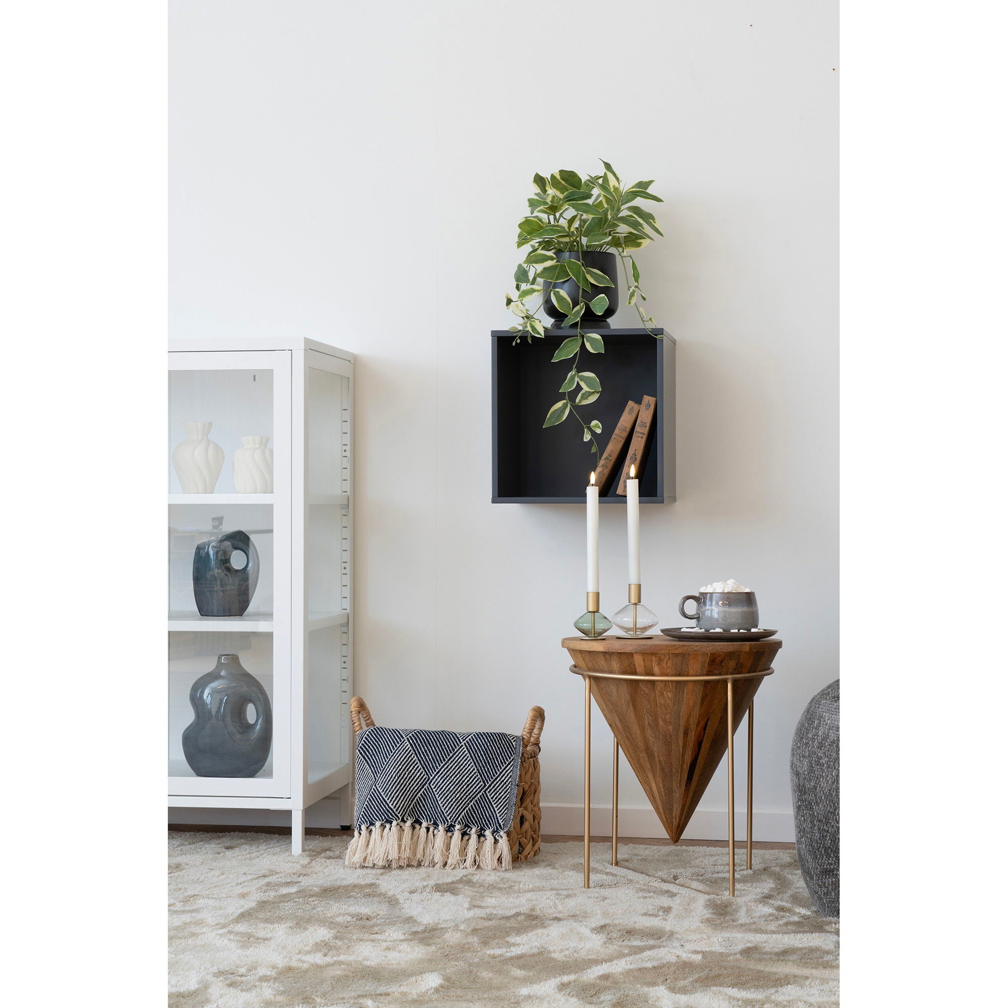 Vegghylle, 1 rom, mdf, mørk grå<br>34x30x34 cm