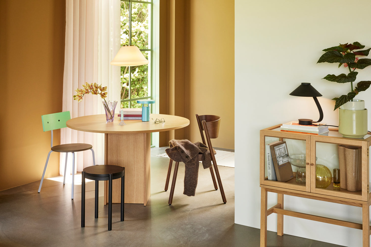 Skrå spisestuestol Brun - 55x51xh80cm