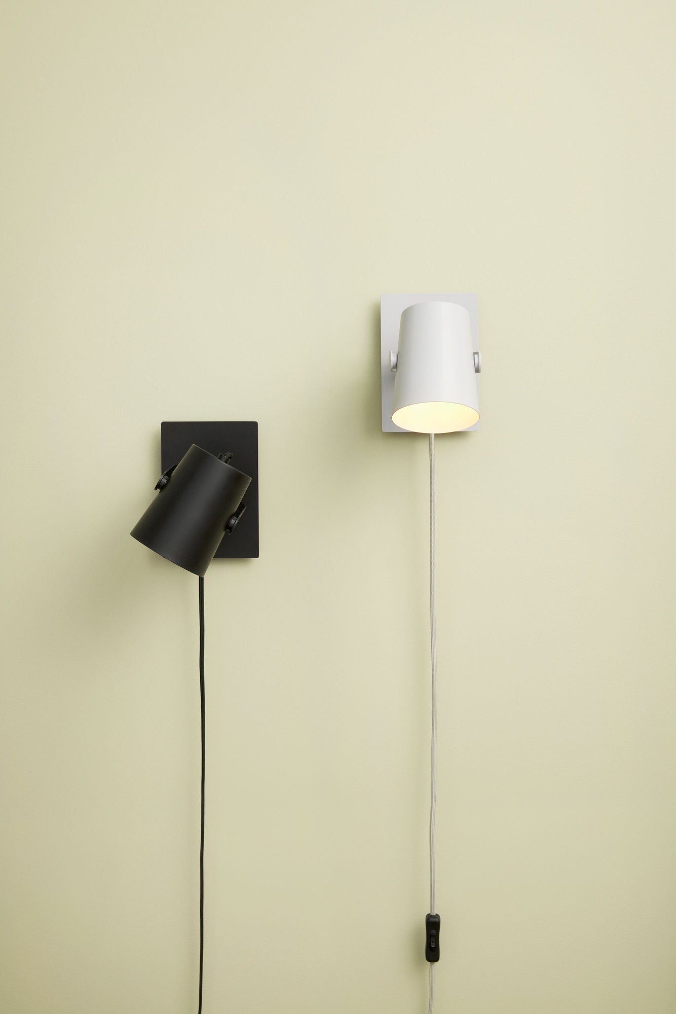 Hübsch arent vegglampe svart
