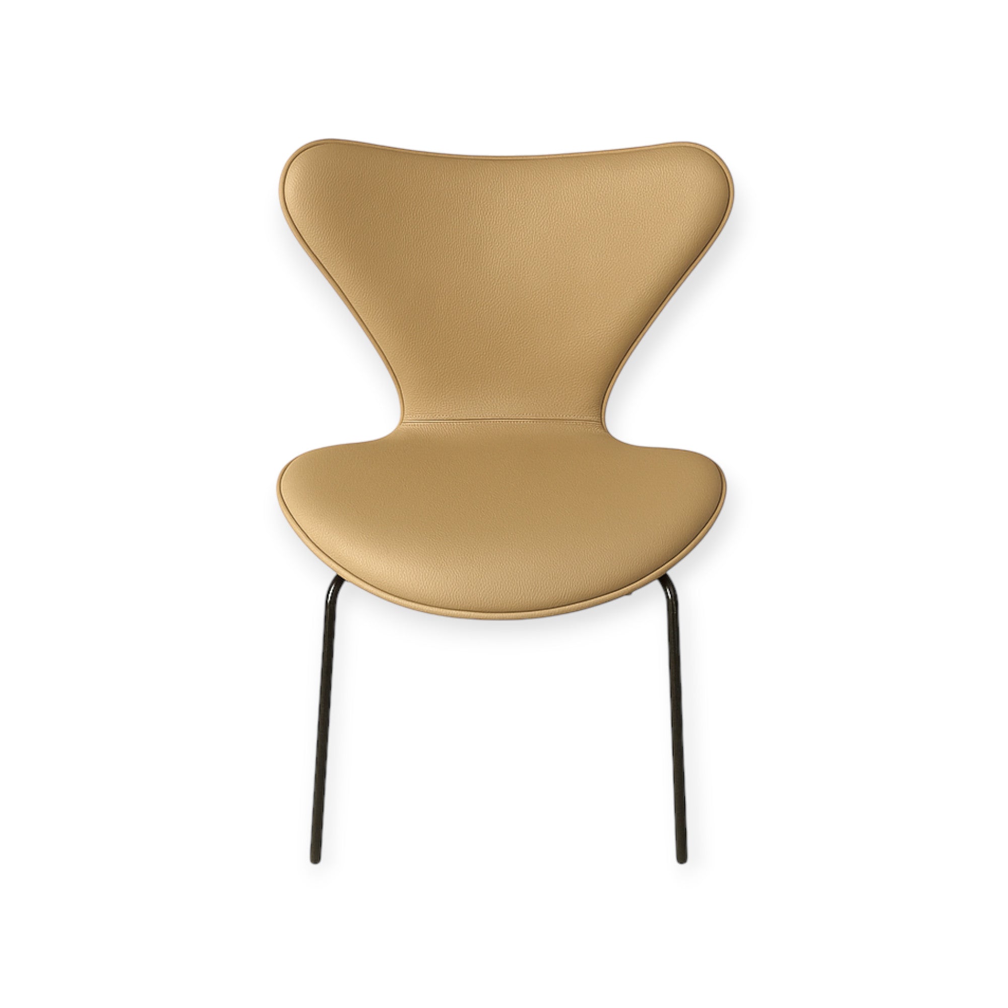 Heltrekk til Arne Jacobsen 3107 stol i sandfarget skinn