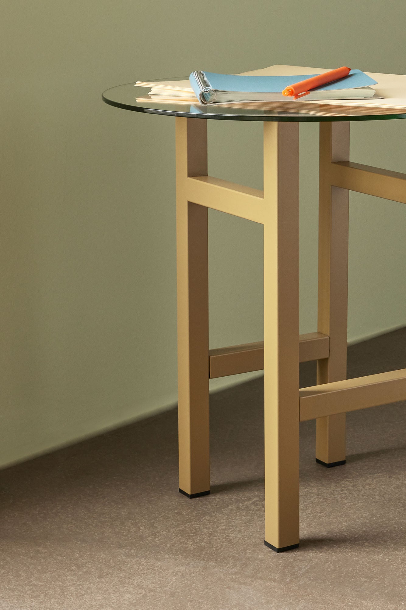 Hübsch Elevate sidebord olivengrønn