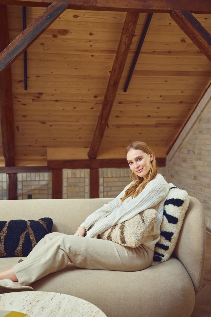 Sebra lammeskinnspute | Korthåret | New Zealand | Dobbeltsidig | 60x60 cm