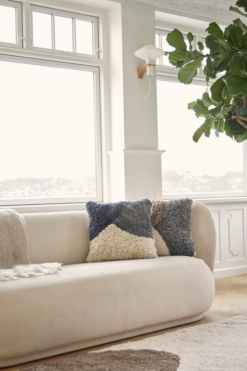 Trefarget lammeskinnspute | Korthåret | New Zealand | Dobbeltsidig | 46x46 cm