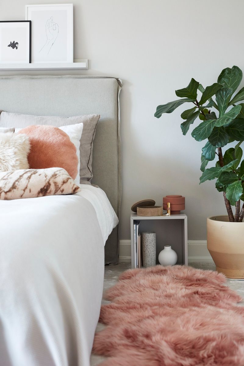 Lammeskinnspute | Fløyel | Mokkasin | Dobbeltsidig | Ø45 cm & Ø62 cm