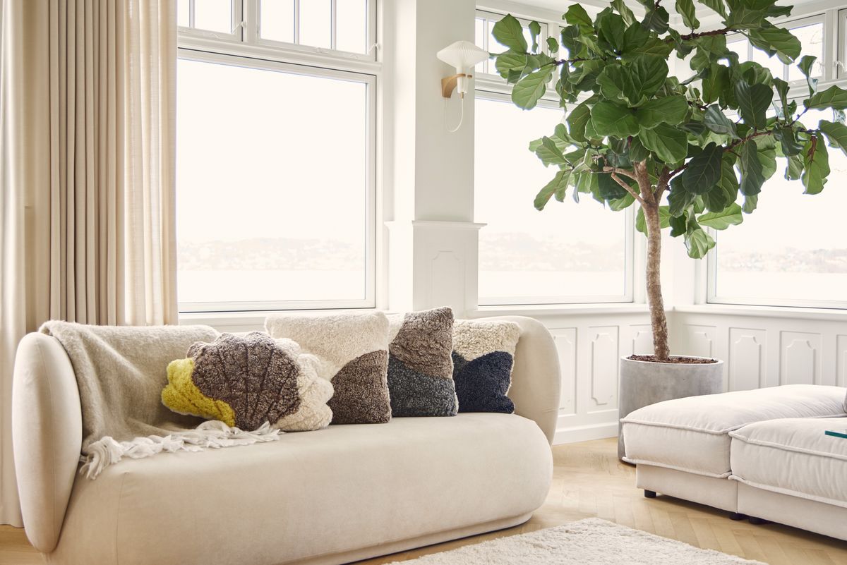 Trefarget lammeskinnspute | Korthåret | New Zealand | Dobbeltsidig | 46x46 cm