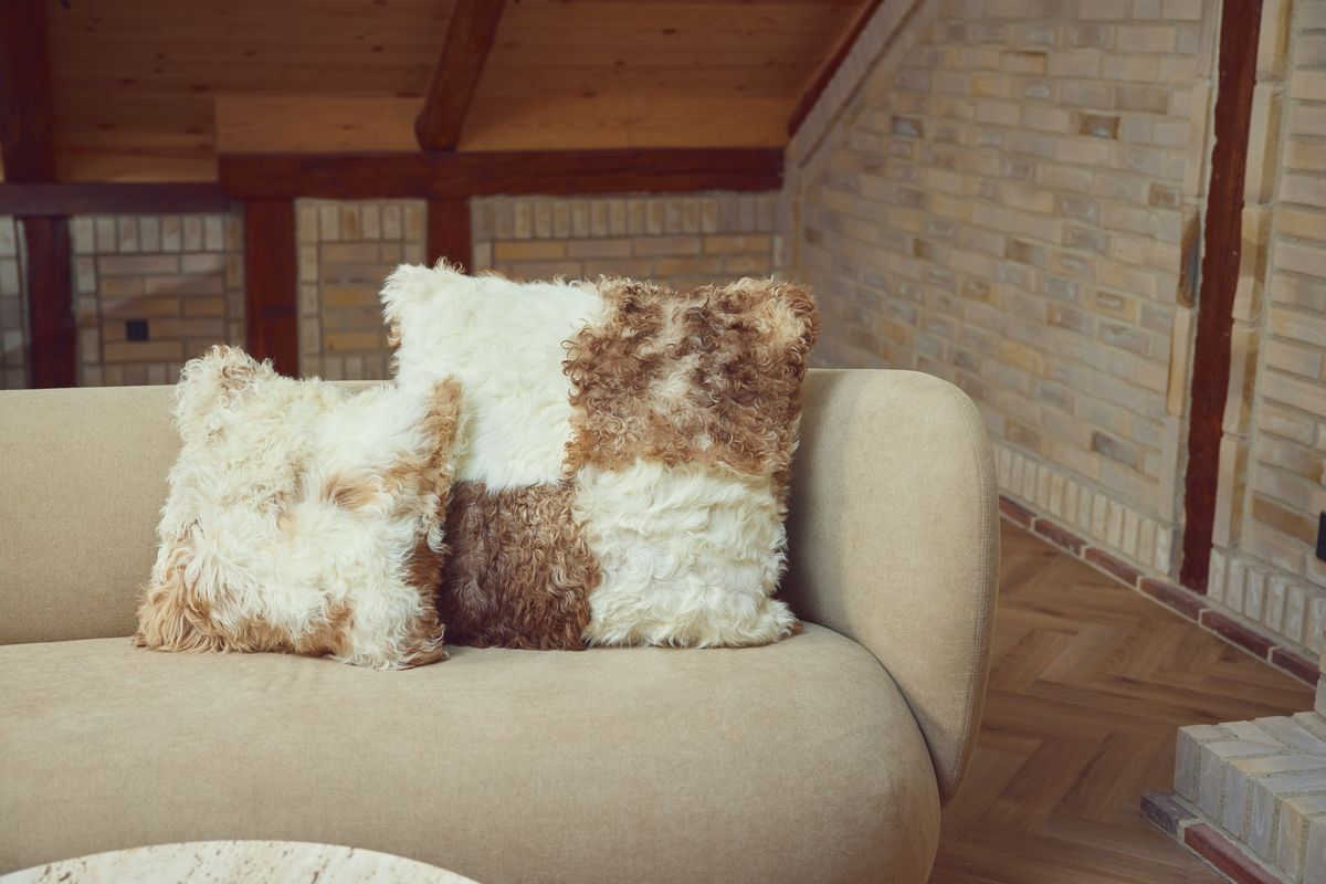 Chalet | Pute | LAMBSKIN | Tigrado | Dobbelt sidet | Korthåret