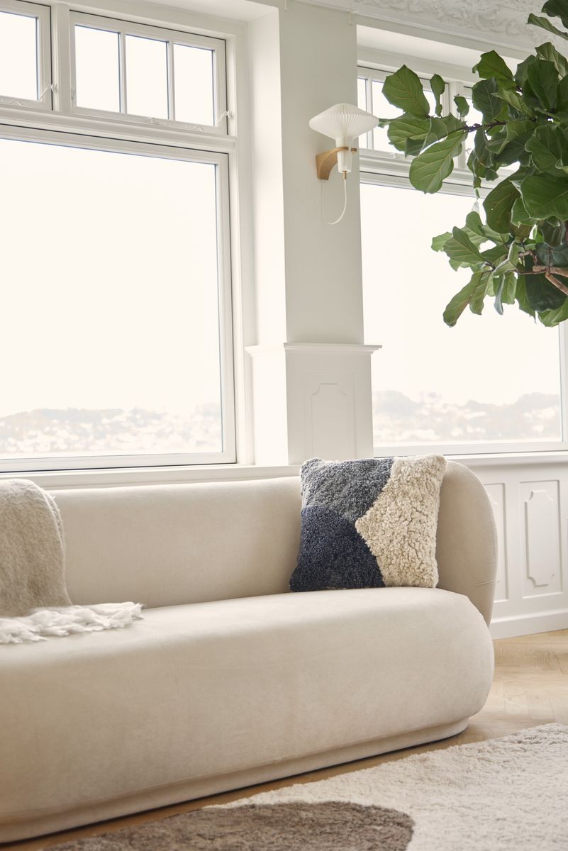 Trefarget lammeskinnspute | Korthåret | New Zealand | Dobbeltsidig | 46x46 cm