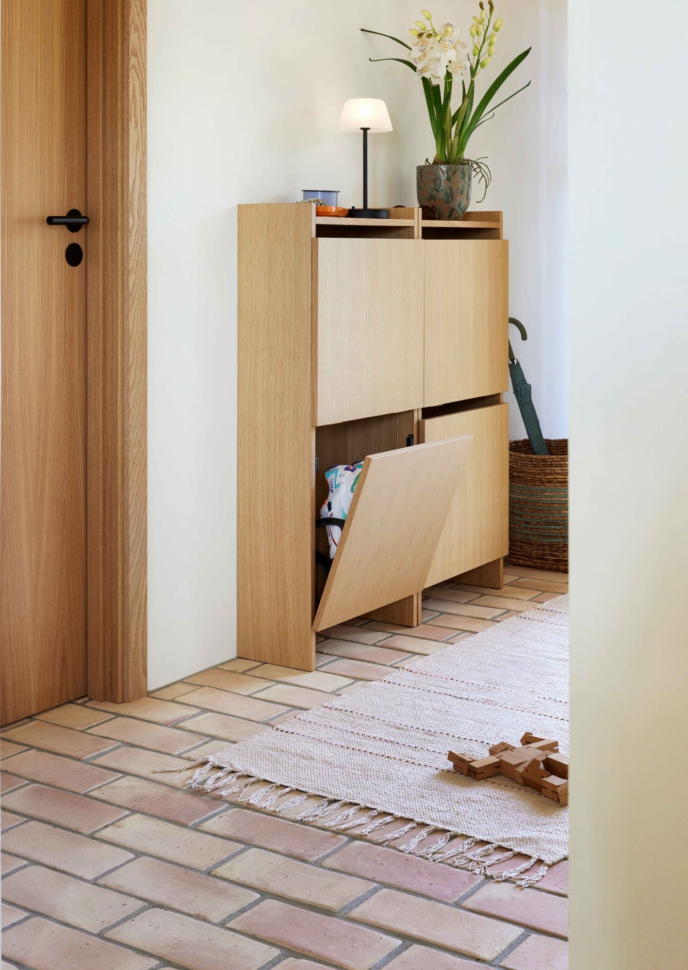 Hübsch Forma sko skap naturen