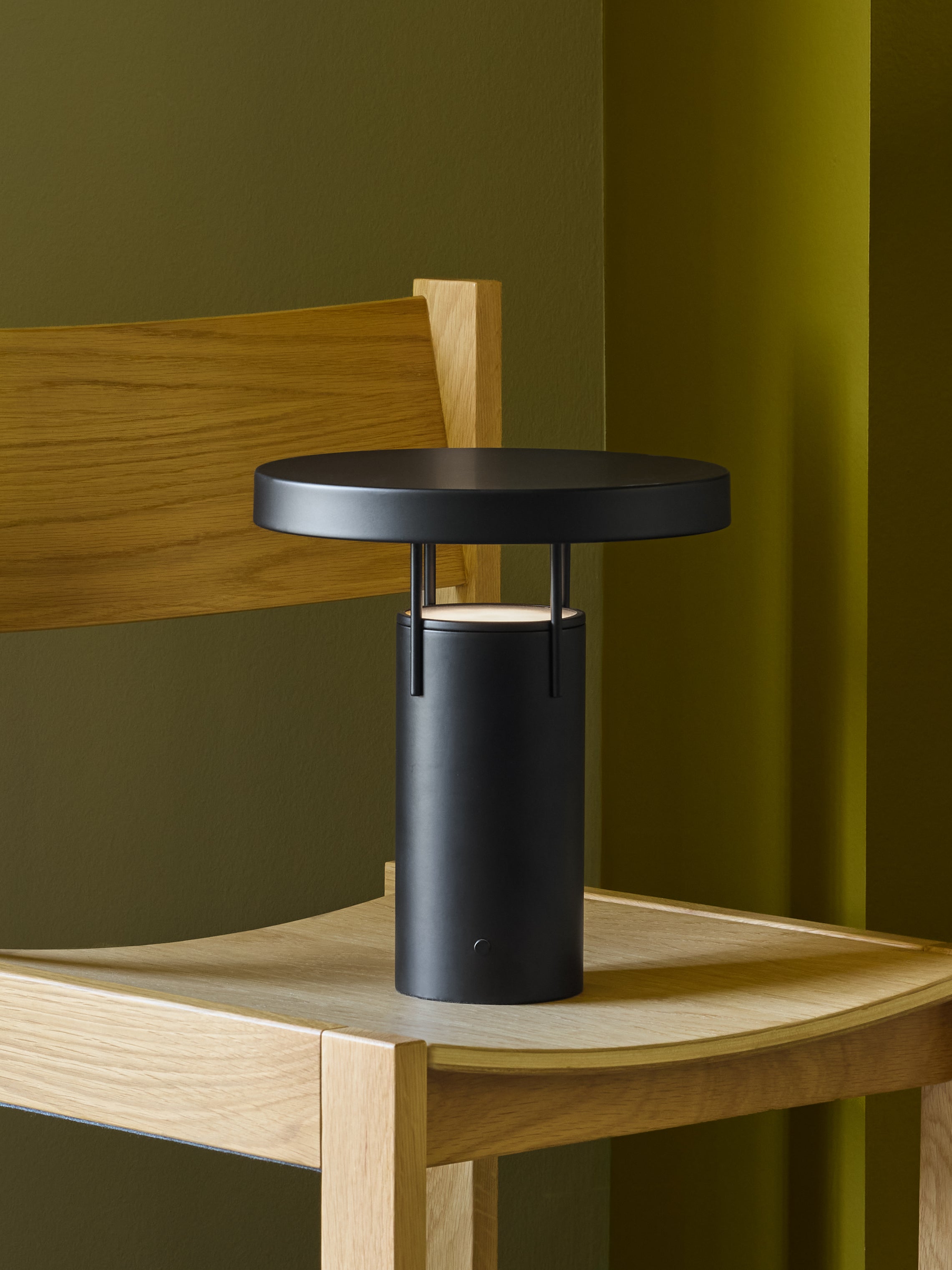 BringMe bærbar lampe matt sort - ø25xh28cm