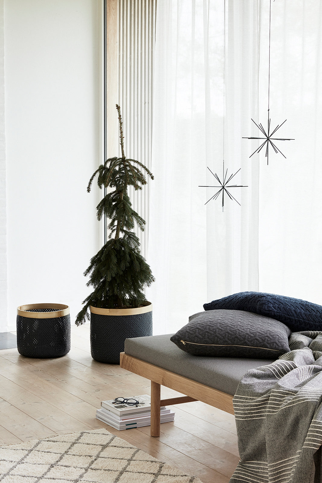 Stripkurv svart/natur (sett med 2) - Ø34XH30, Ø40XH35cm