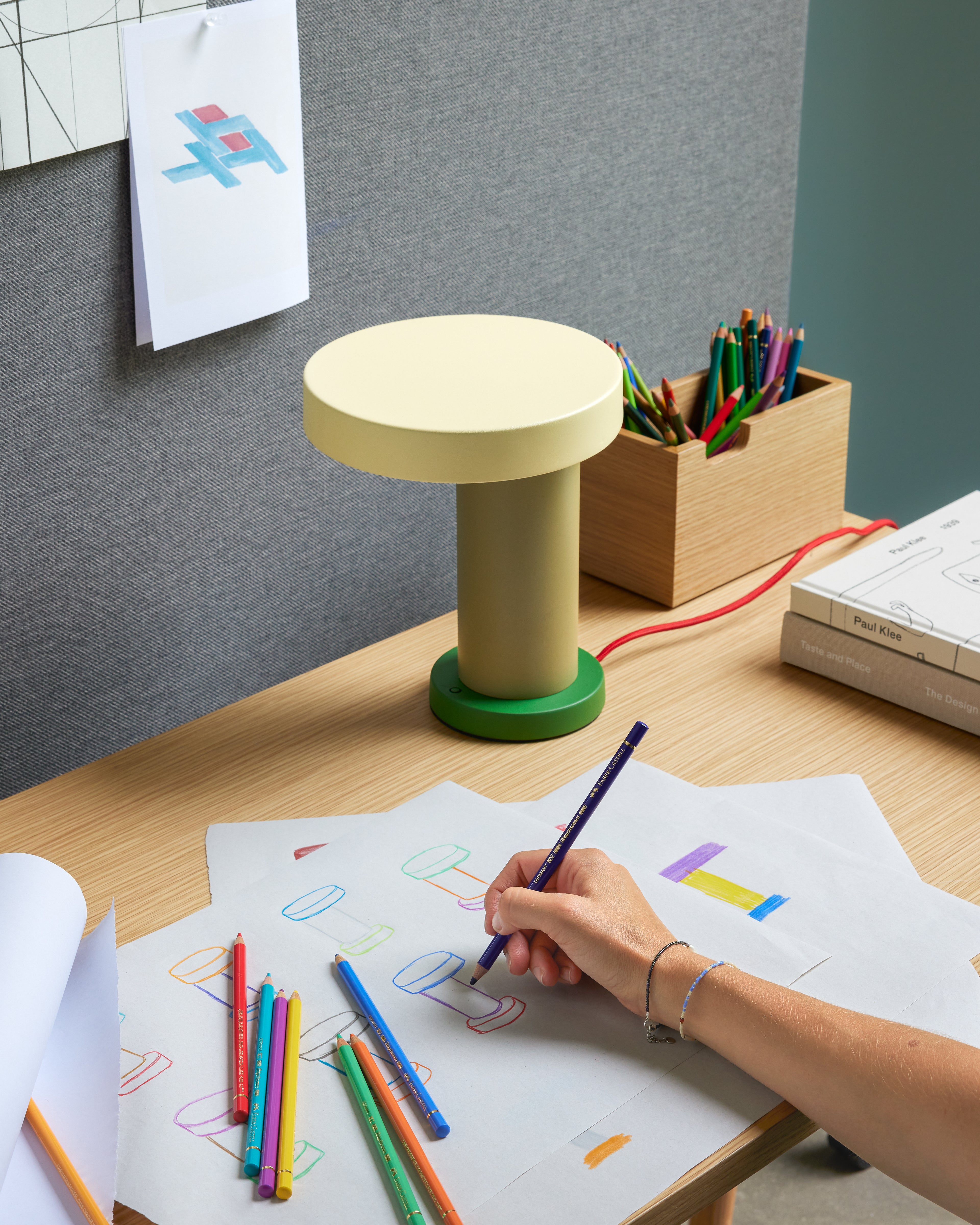 Magisk bordlampe grønn/olivengrønn - Ø20X H25cm, LED