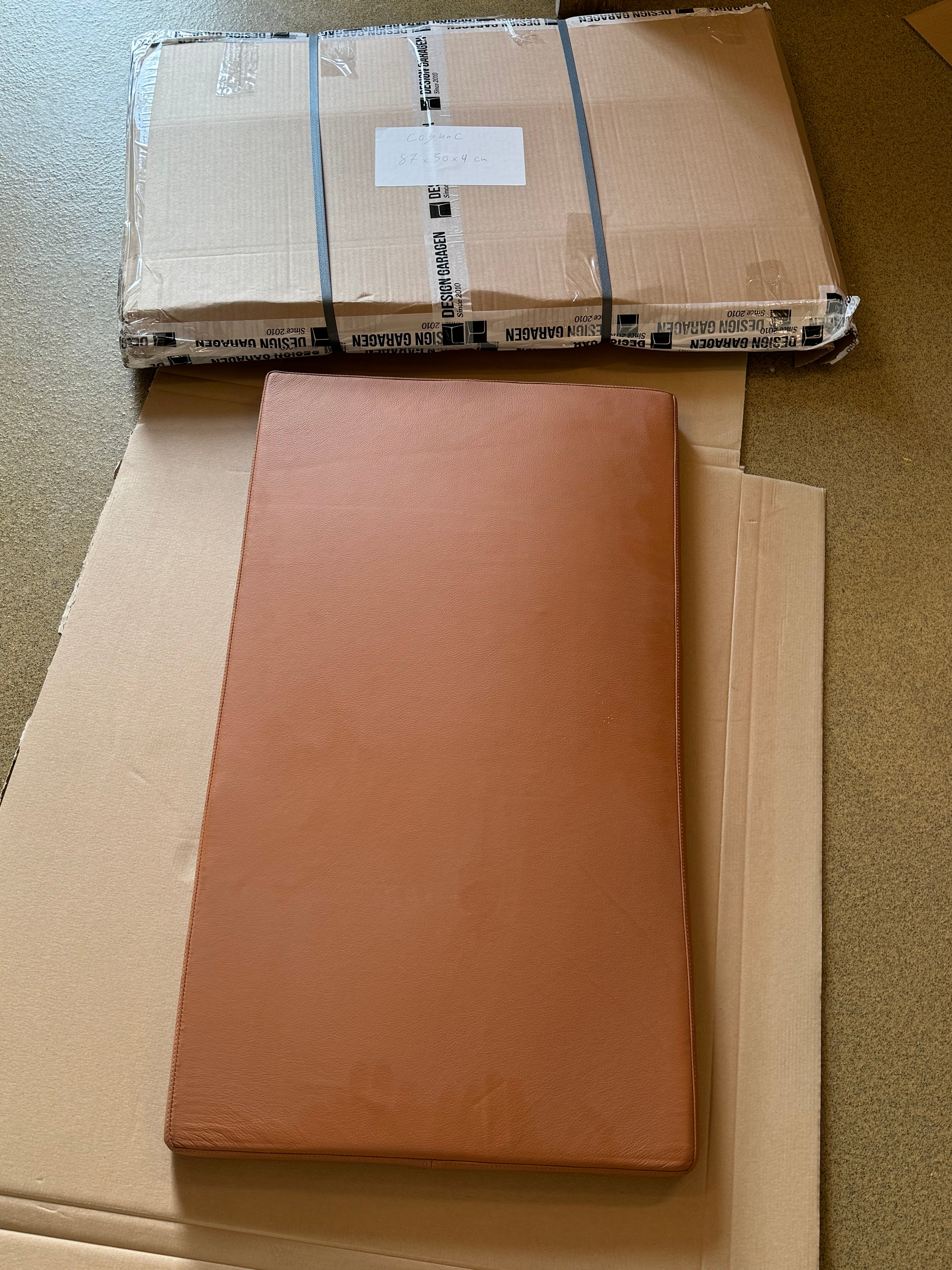 Cognac skinnpute 87x50x4 cm