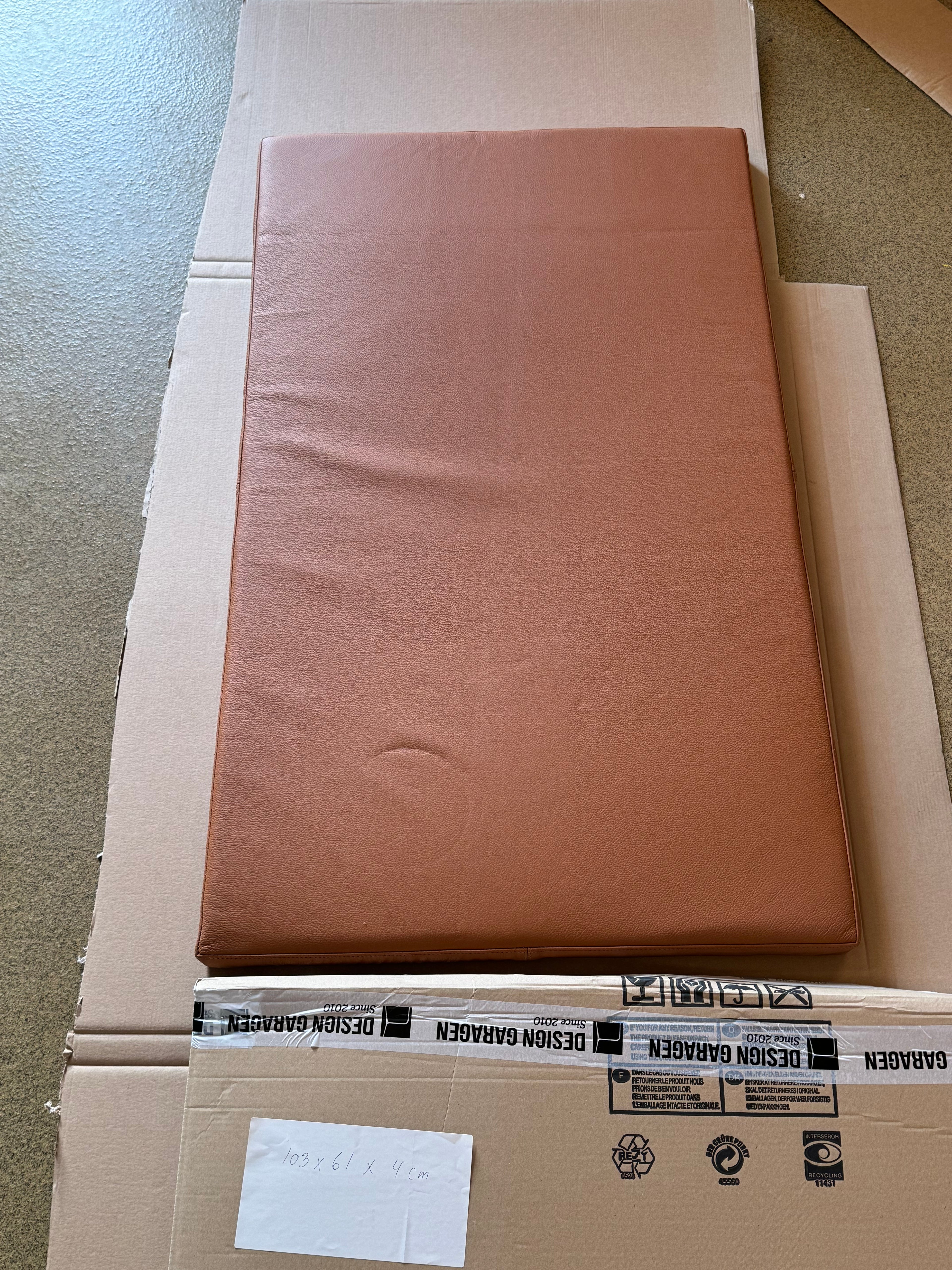 Cognac skinnpute 103x61x4 cm