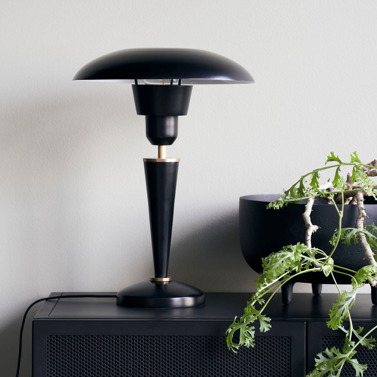 Huslege - Bordlampe, Opal, Black - H: 34 cm, DIA: 28 cm