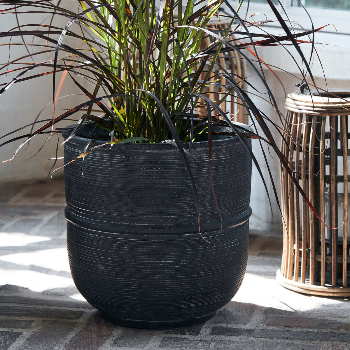 Huslege - Urtegryte, jord, betong - H: 28 cm, DIA: 28 cm