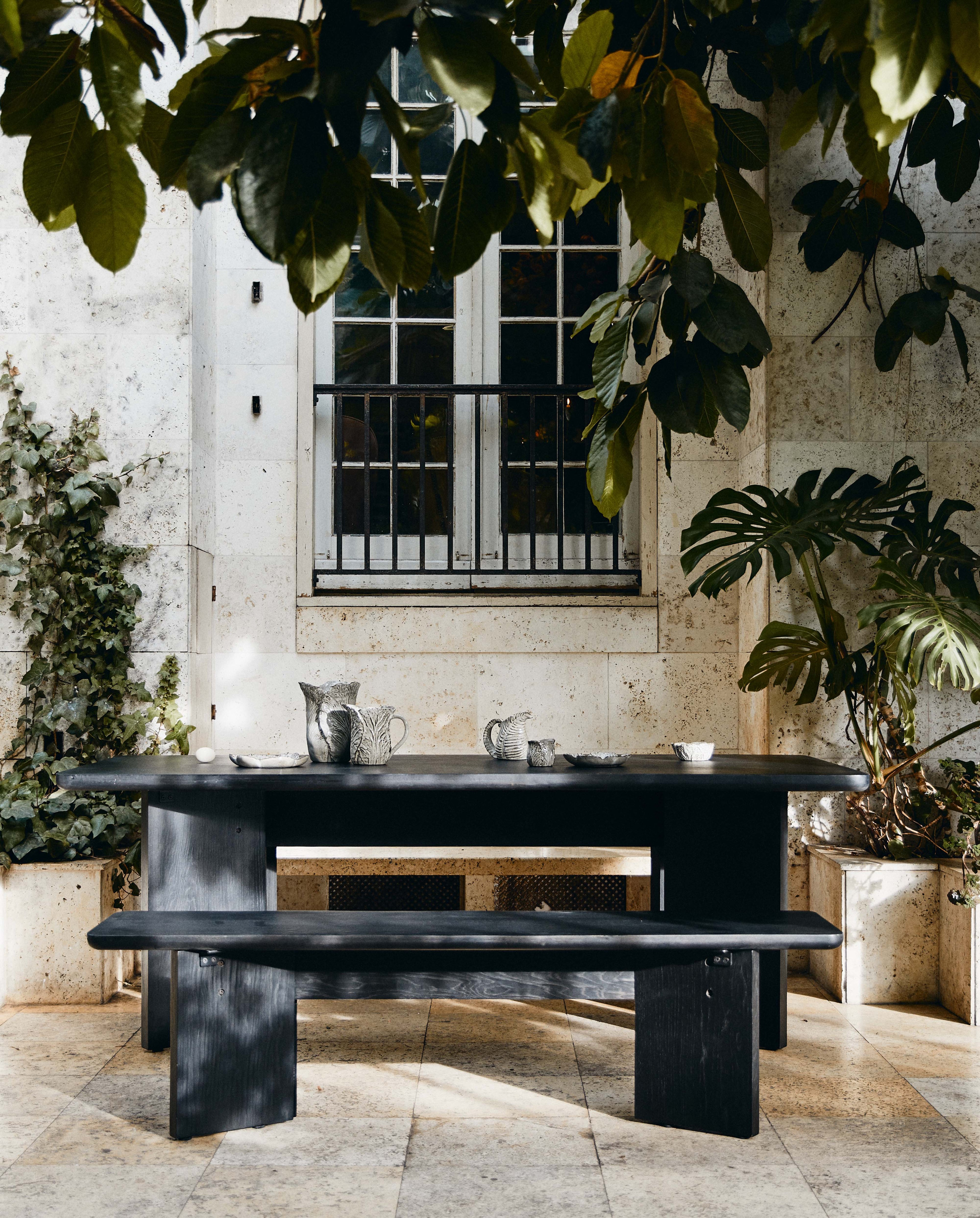 Tisza spisebord i eik finér - svart