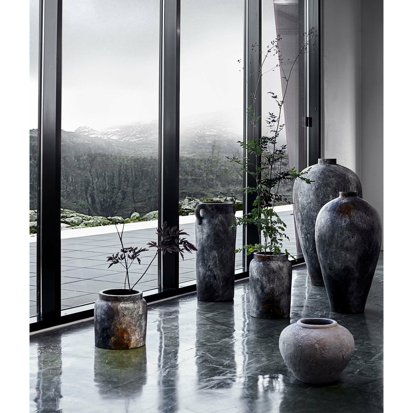 Krukke Echo 40 - Rustgrå - Terracotta - H: 40 Ø: 26 cm - Muubs - DesignGaragen.dk