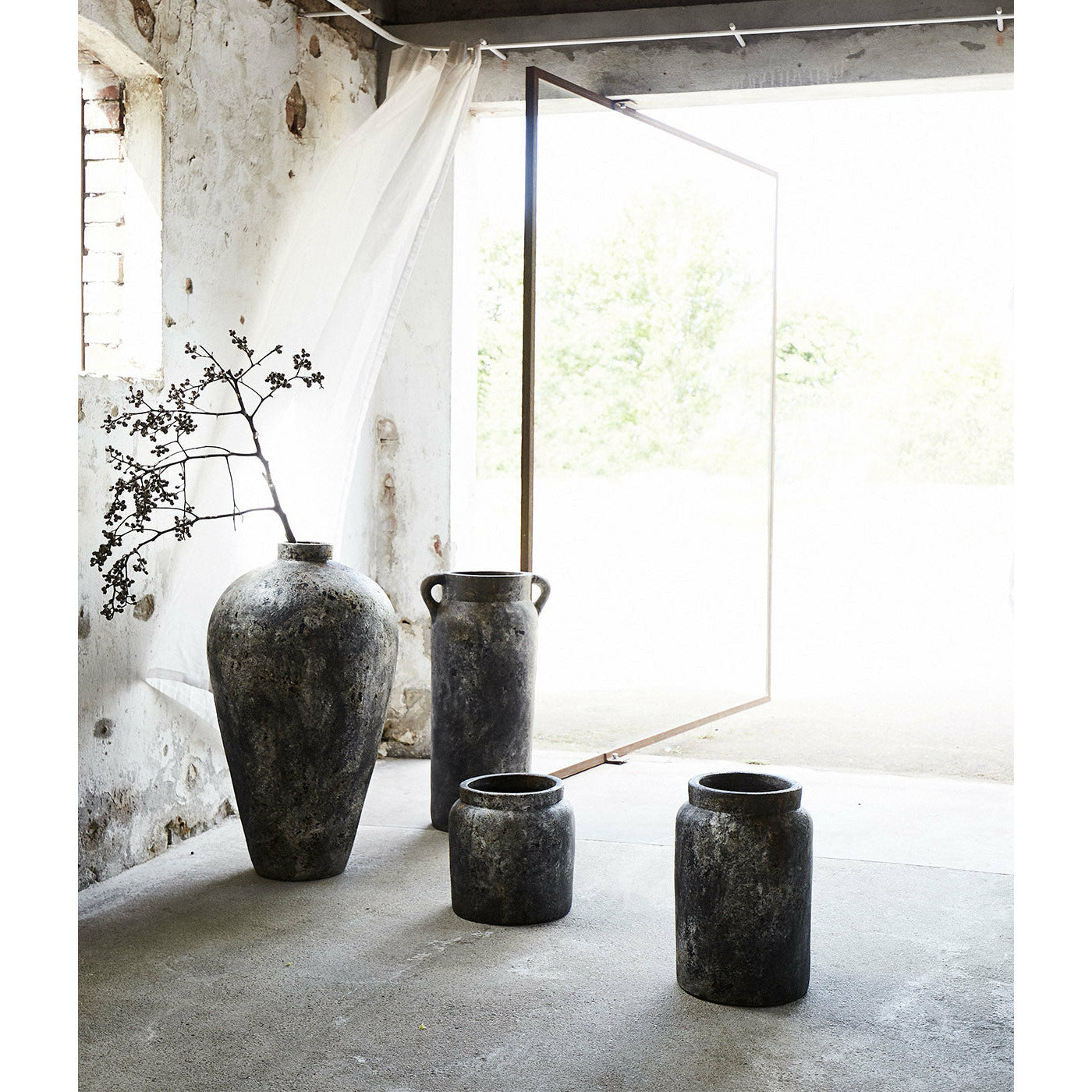 Krukke Echo 40 - Rustgrå - Terracotta - H: 40 Ø: 26 cm - Muubs - DesignGaragen.dk