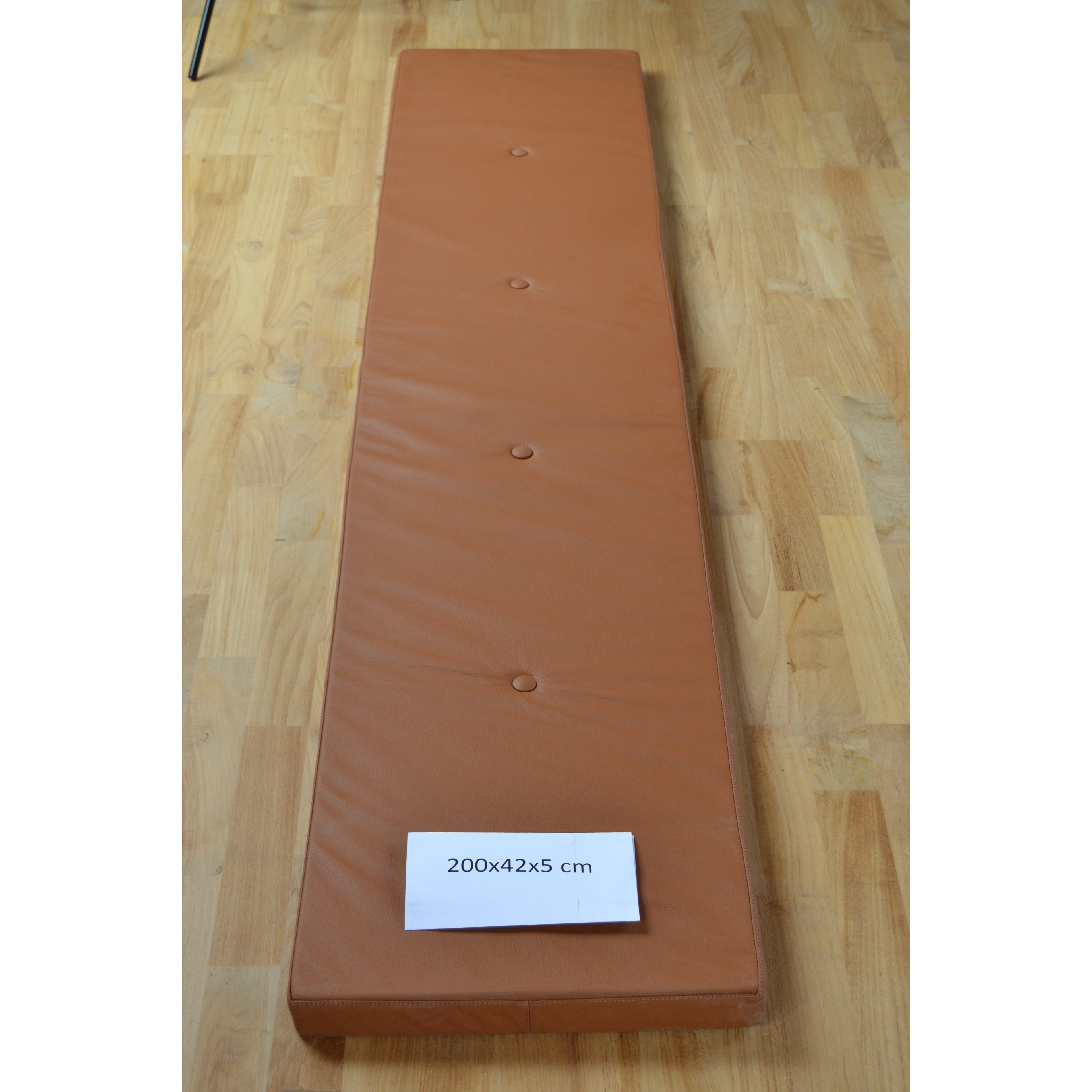 Cognac skinnpute 200x42x5 cm med 4 knapper