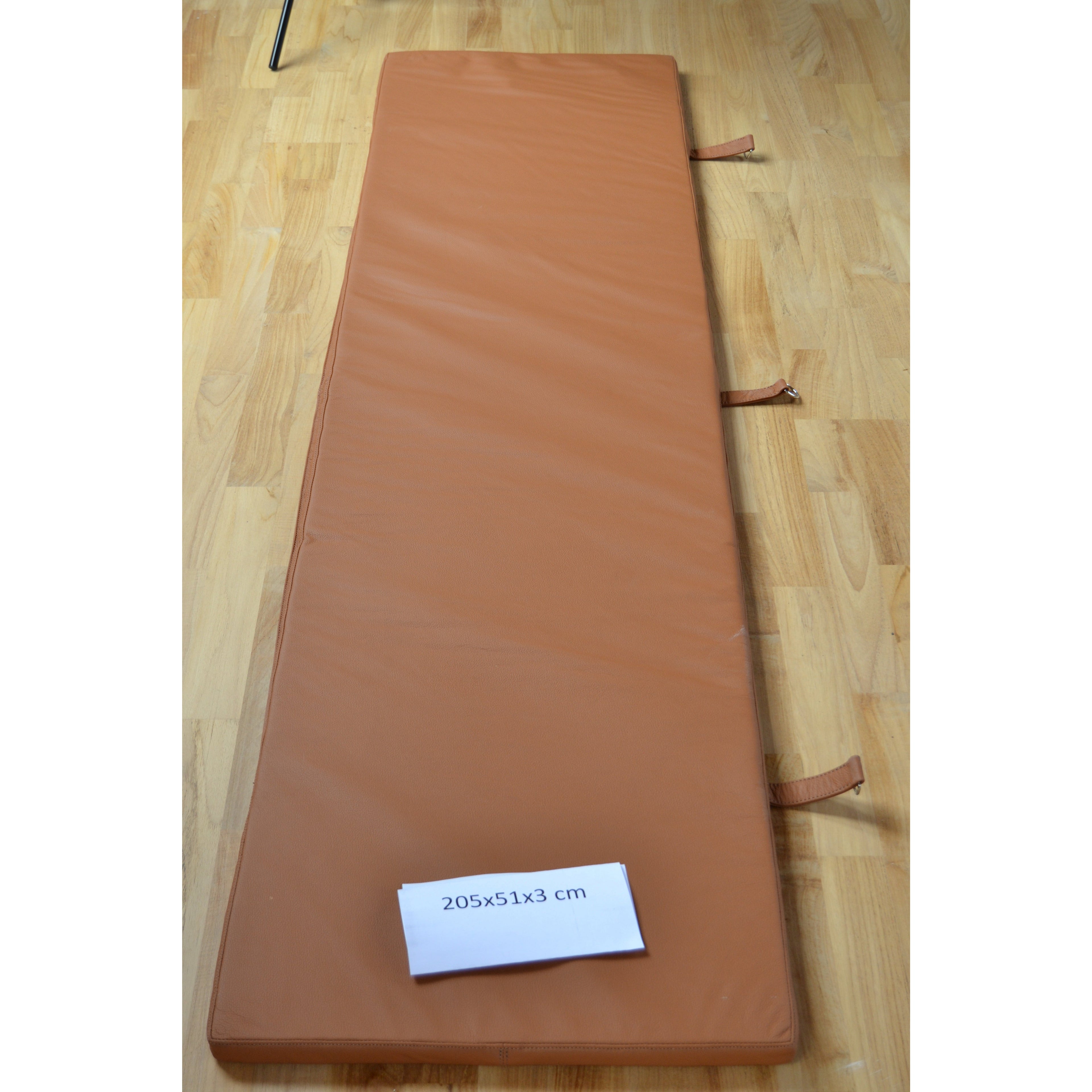 Cognac skinnpute 205x51x3 cm med 3 stropper for henging