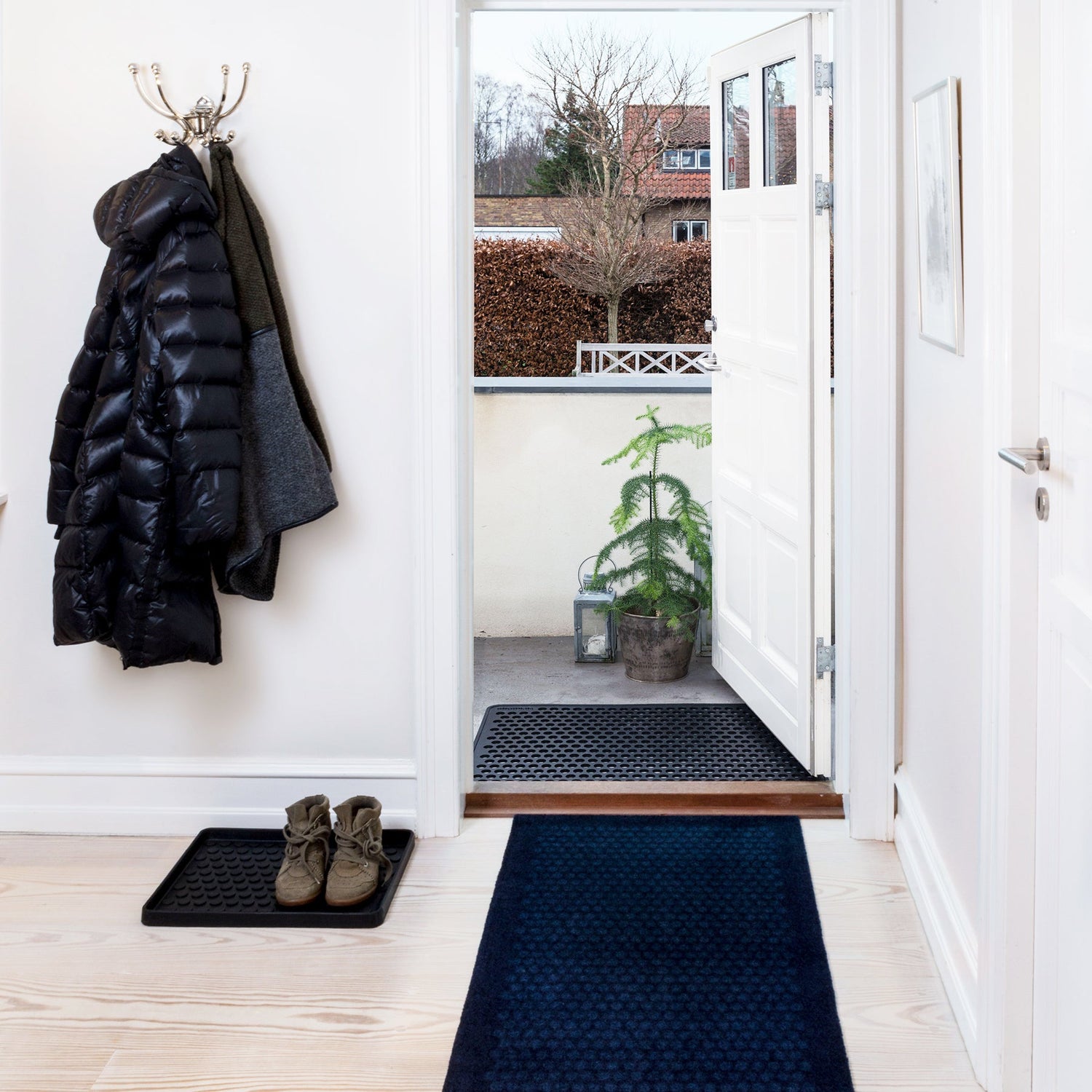 GULVMÅTTE 67 x 150 CM - DOTS/BLUE - Tica Copenhagen - DesignGaragen.dk