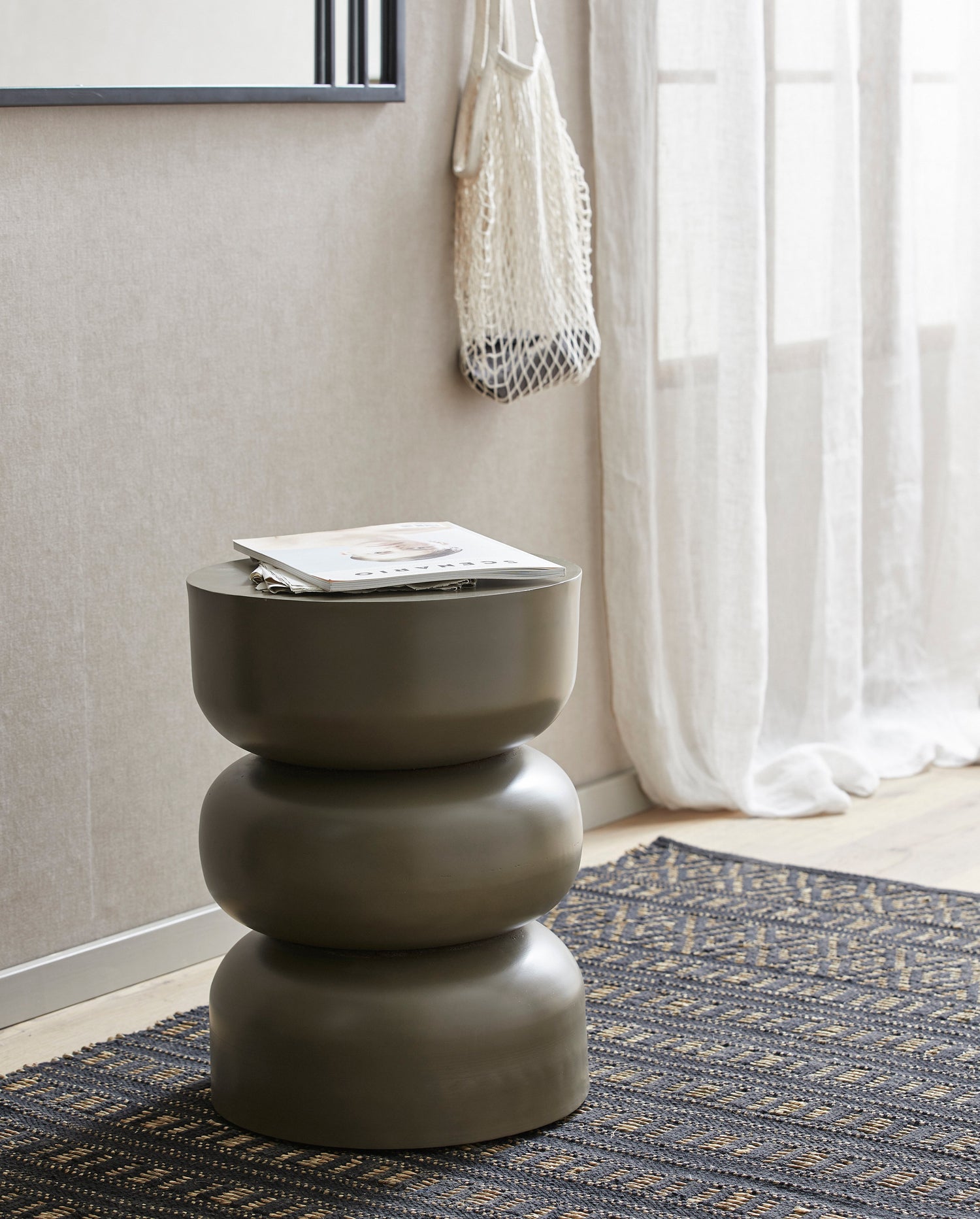 Farah teppe i bomull og sjøgras 250x100 cm - svart/natur