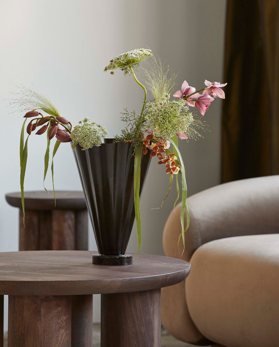 Coll vase i jern, antikk finish - H36 cm - brun