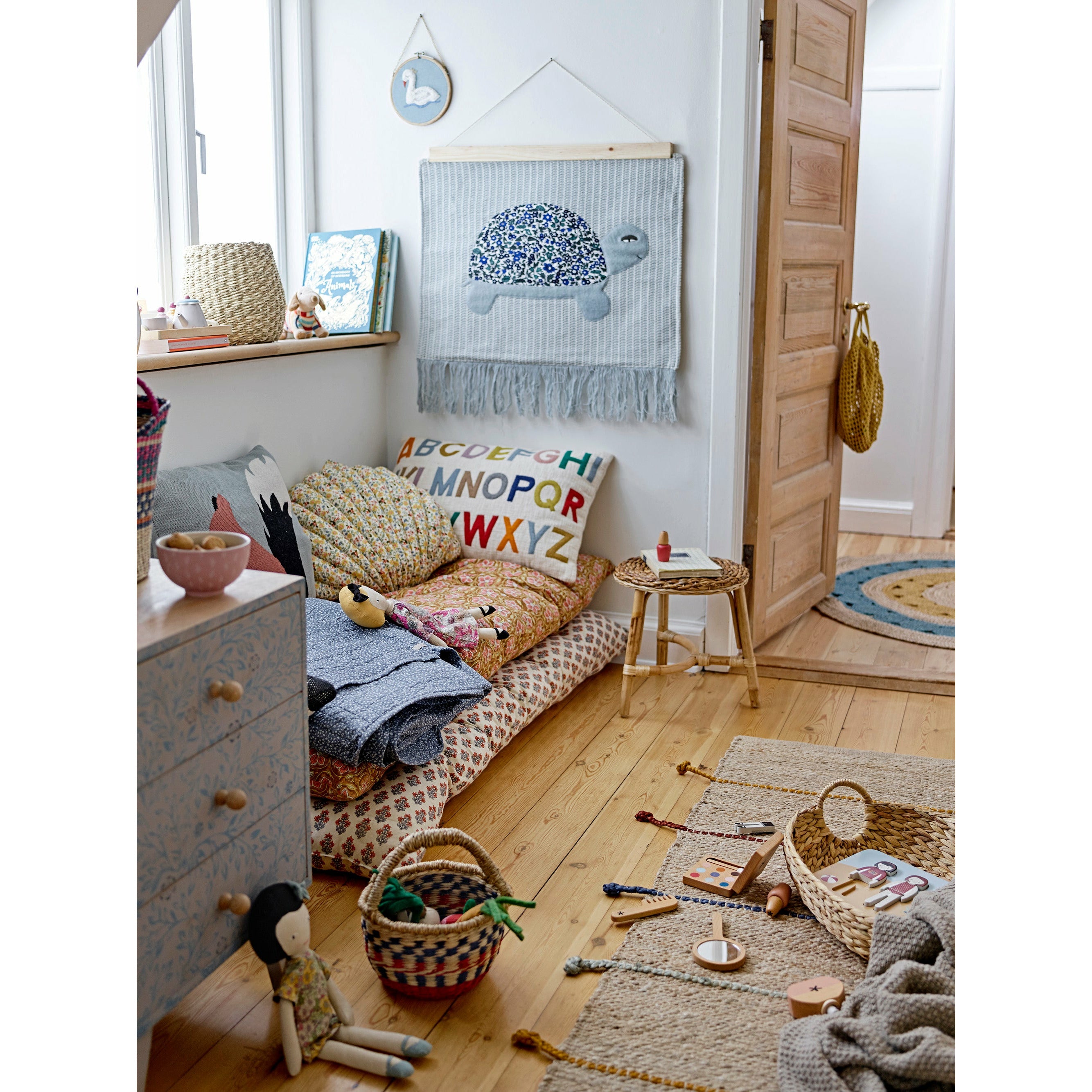 BLOOMINGVILLE MINI Daisy Toy Make-up set, Rosa, Bøg - L22xH22xW7 cm, Set of 11 - DesignGaragen.dk.