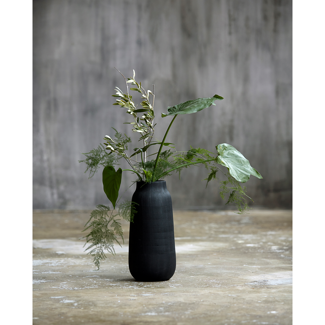 Huslege - Vase, Groove, Black - H: 35 cm, DIA: 16 cm