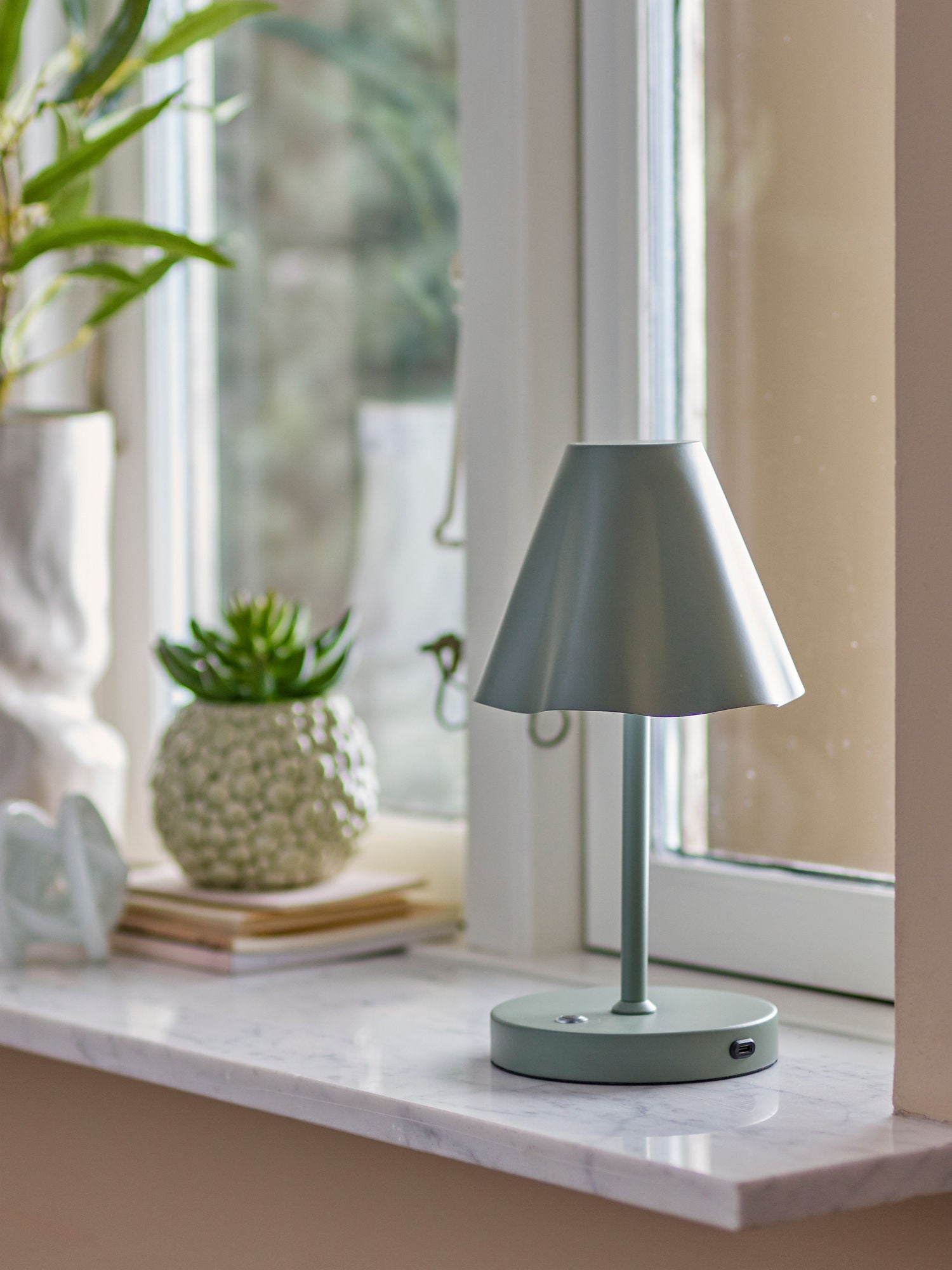 Bloomingville Lianna bærbar lampe, oppladbar, grønn, metall