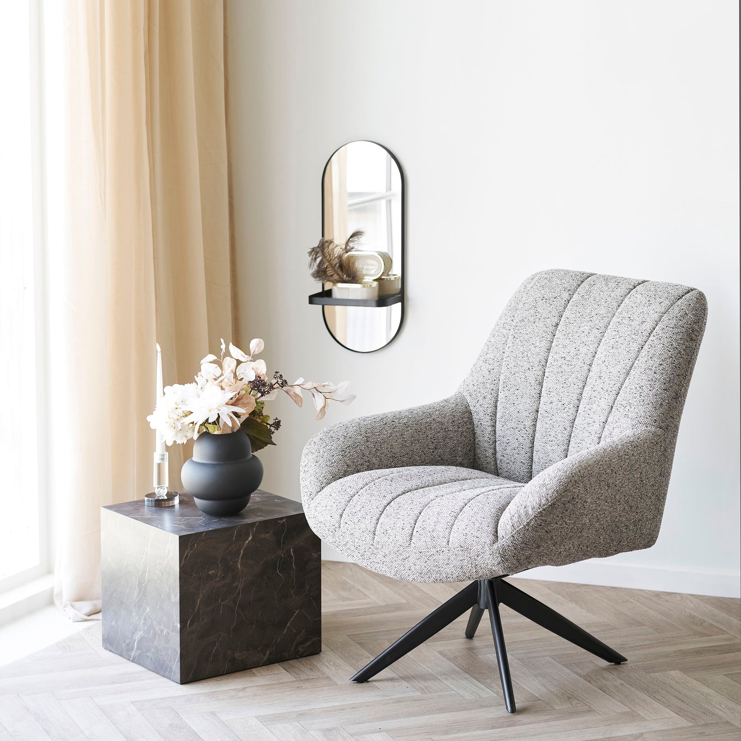 Olbia Mirror - Olbia Mirror, metallhylle, metall, svart 25x12x60 cm