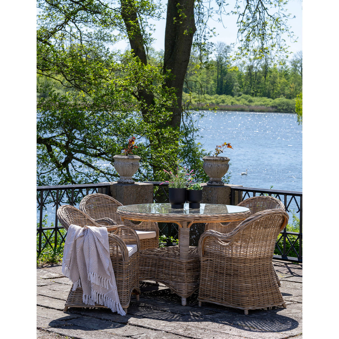 Larisa Garden Furniture Set - Larisa Garden Table Ø120 cm og 4 Larisa Garden Stoler, Gray