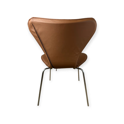 Fullt deksel til Arne Jacobsen 3107 stol i svart skinn