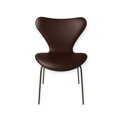 Heltrekk til Arne Jacobsen 3107 stol i mørkebrunt skinn