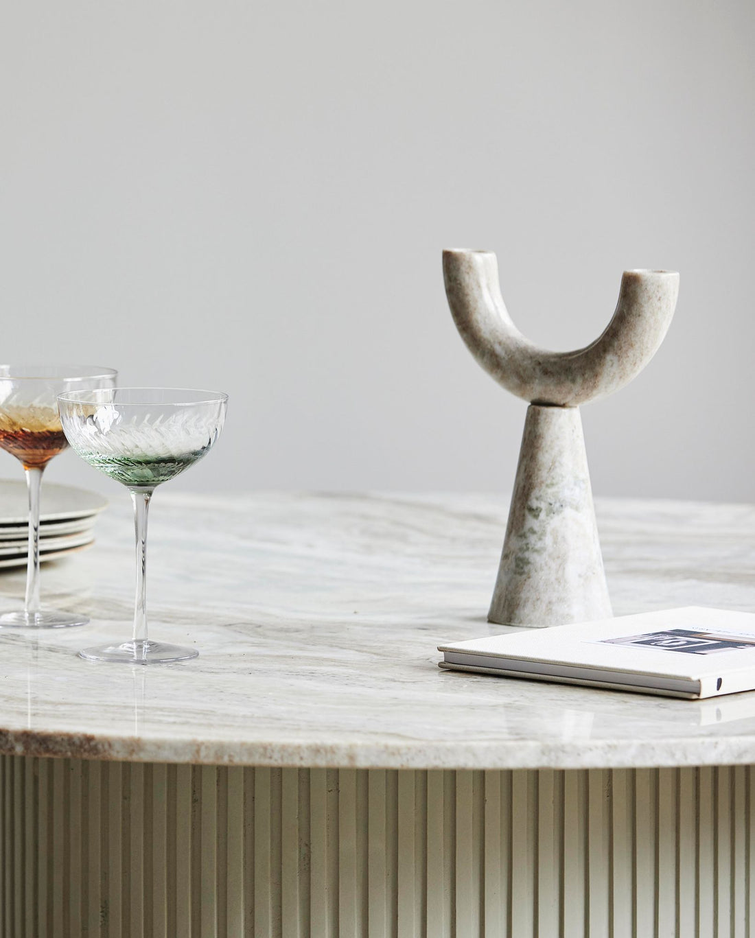 Rif lysestake i marmor - H26,5 cm - lysebrun