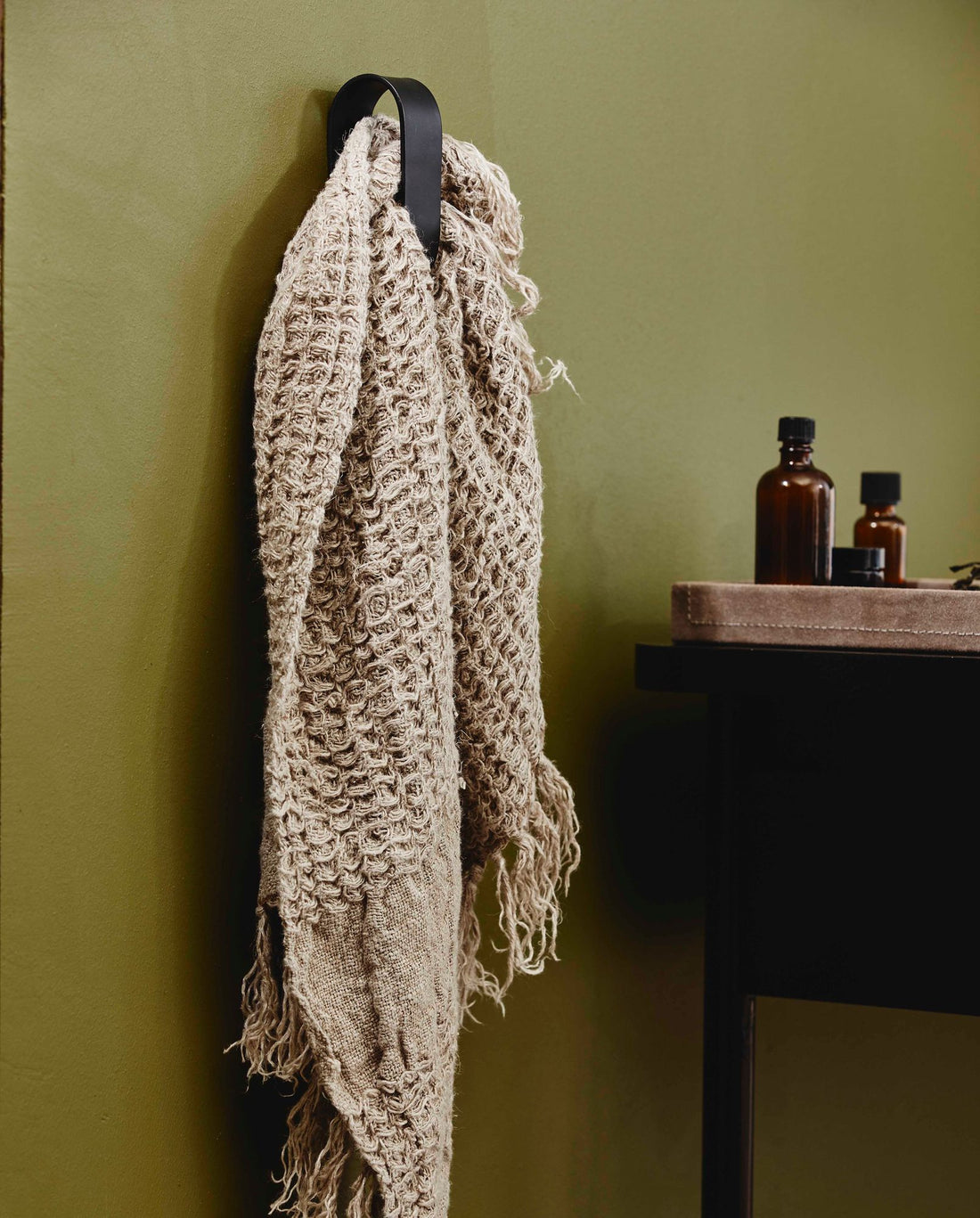 Sotra håndkleholder i rustfritt stål - H10,5 cm - svart