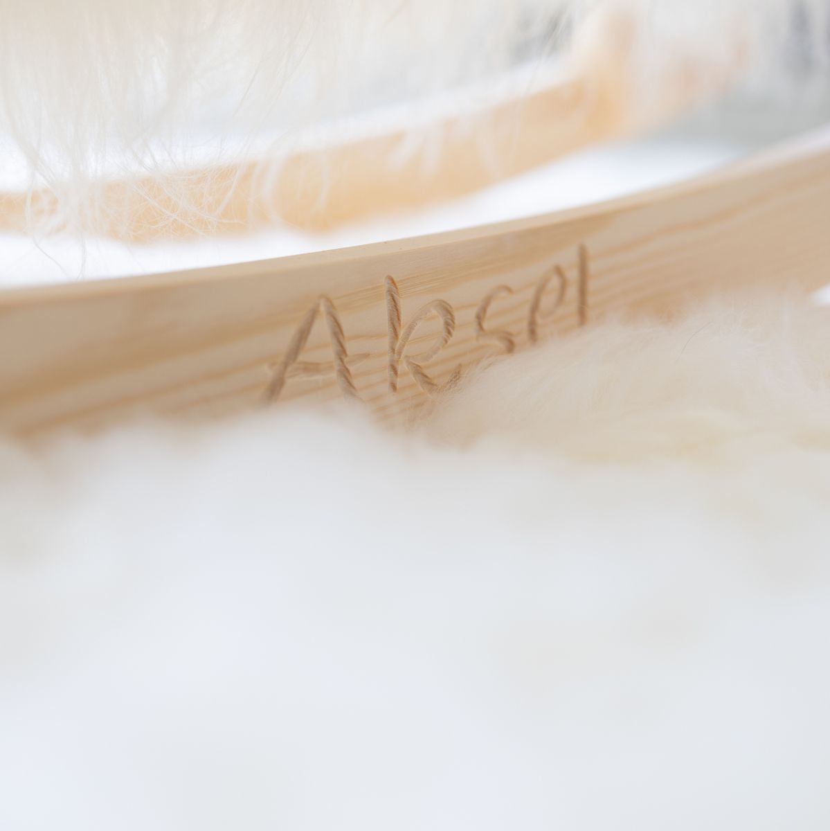 Manray Povl Kjer Design | Langhåret lammeskinn | Stor L85xB25xH60 cm