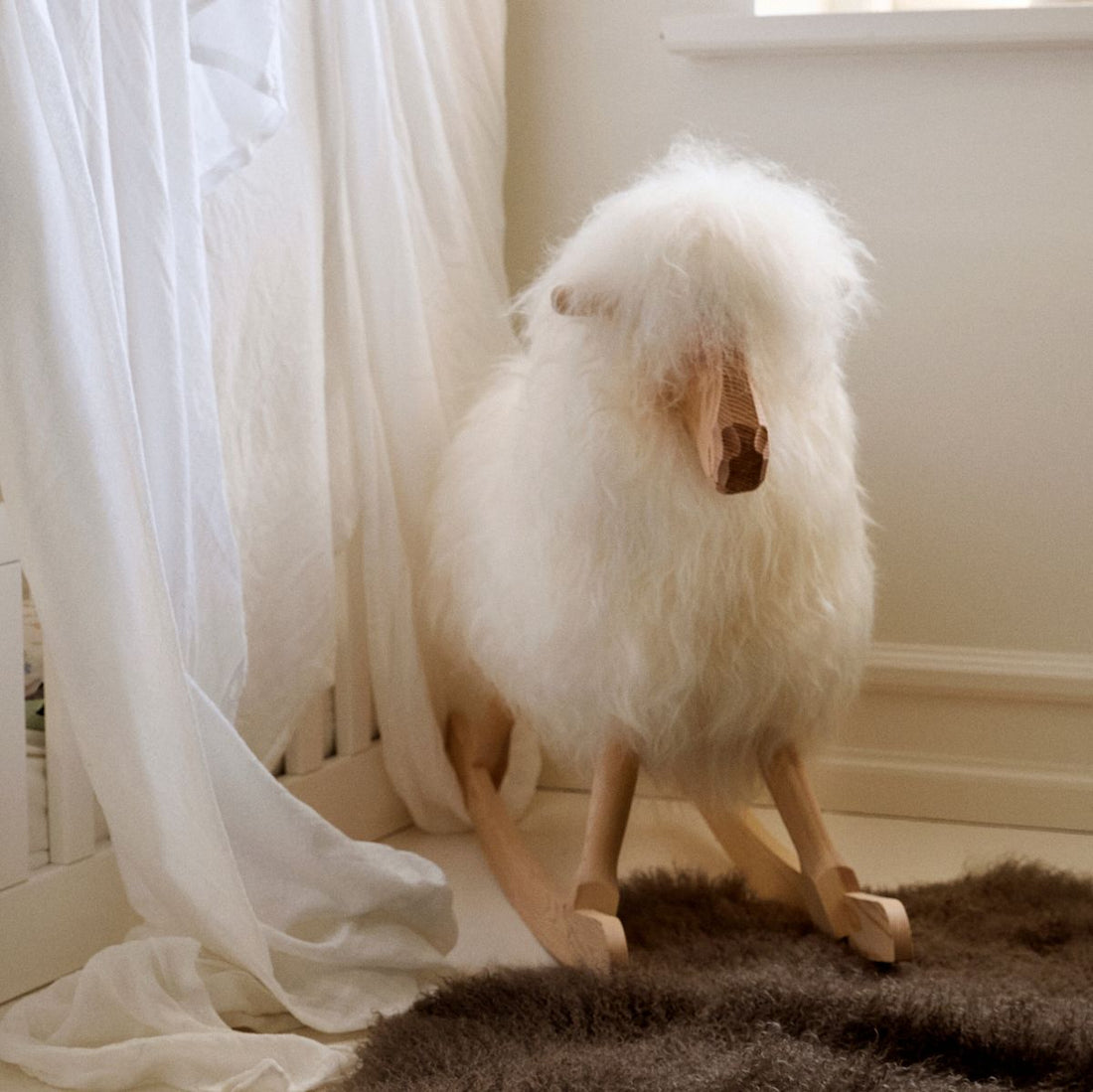 Manray Povl Kjer Design | Gotland lammeskinn | Stor L85xB25xH60 cm