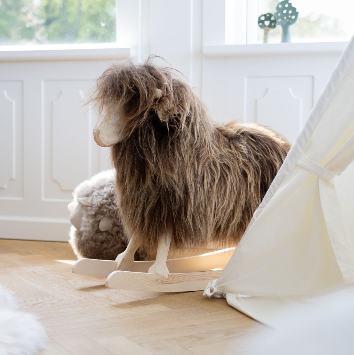 Manray Povl Kjer Design | Gotland lammeskinn | Stor L85xB25xH60 cm