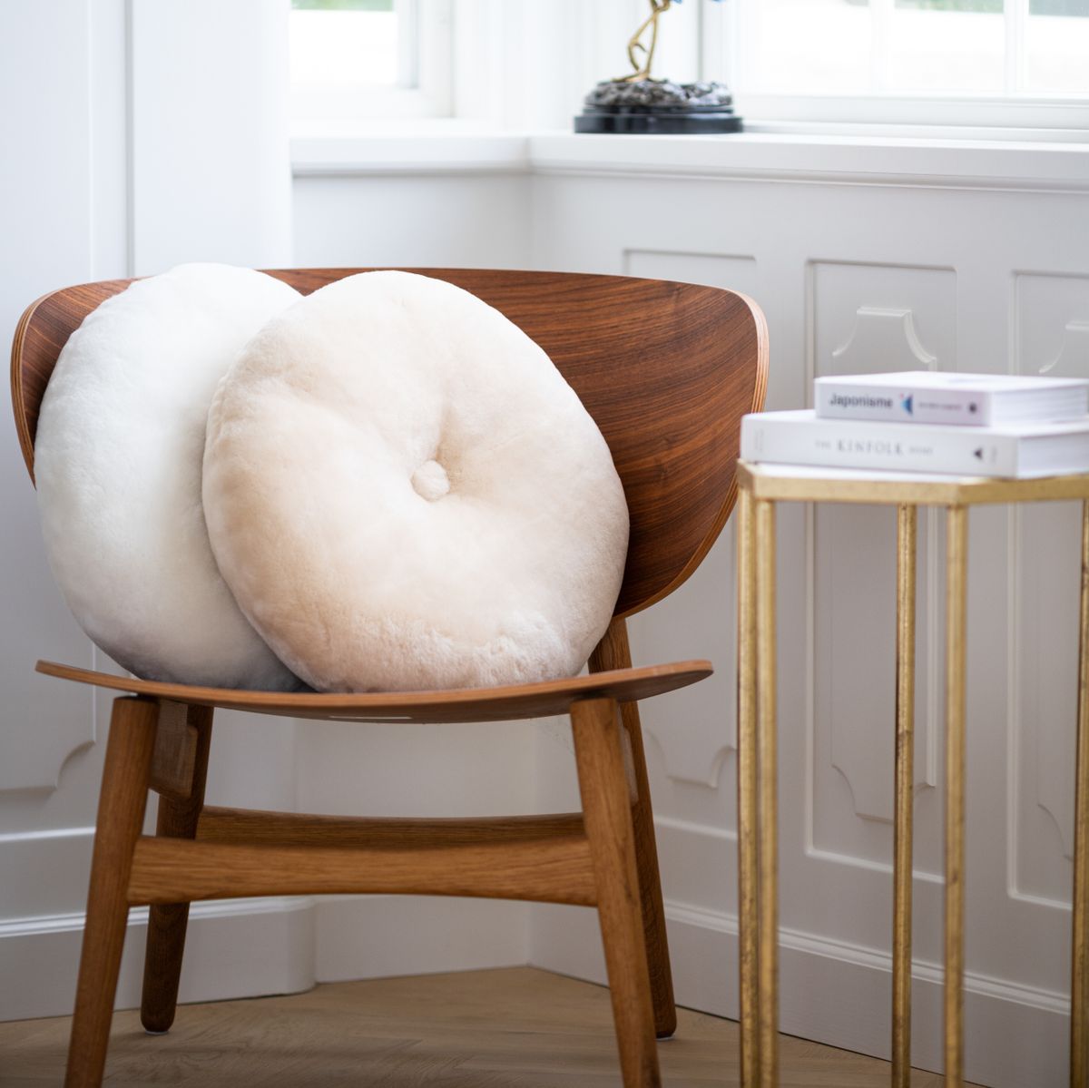 Lammeskinnspute | Mokkasin | Dobbeltsidig | Ø45 cm