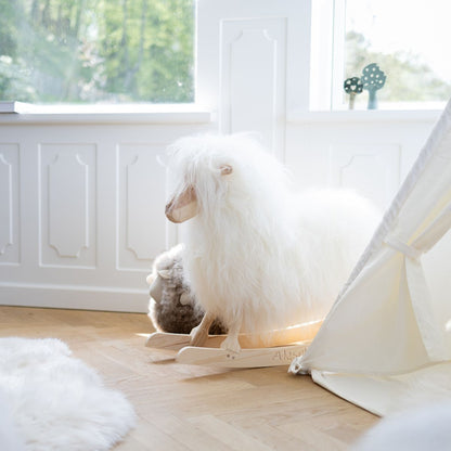 Manray Povl Kjer Design | Korthåret lammeskinn | Stor L85xB25xH60 cm