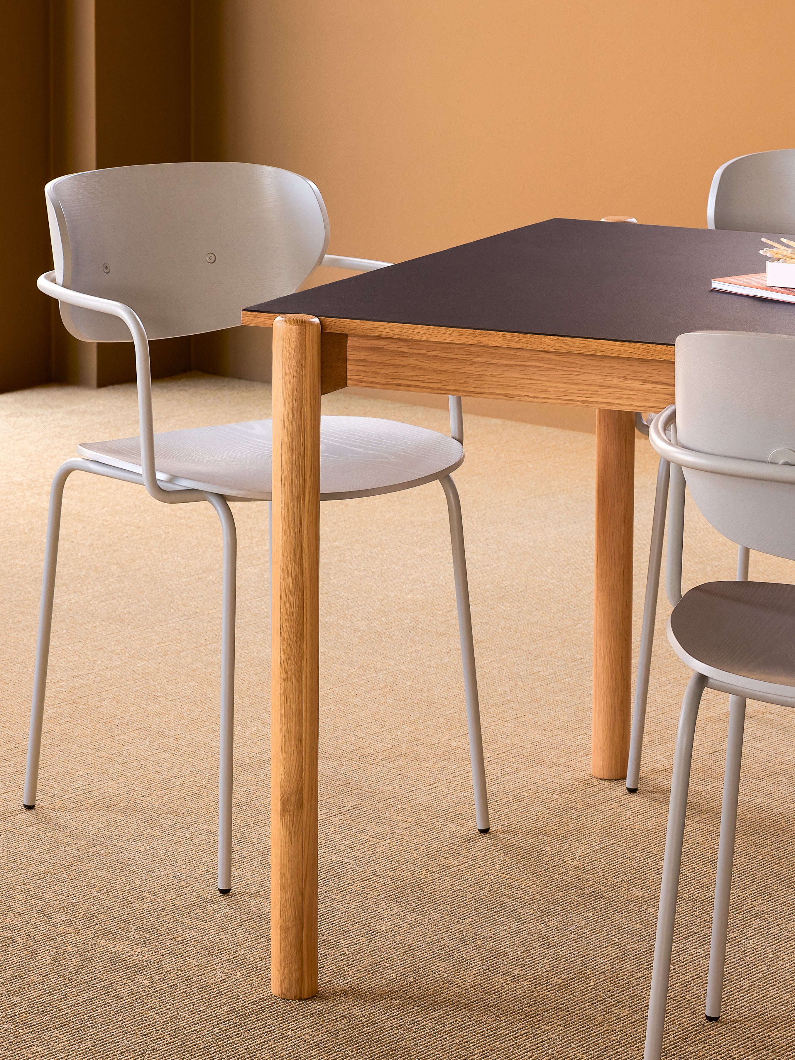 Skrå spisebord rektangulært sort - 190x107xh75cm