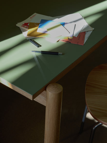 Skrå skrivebord Olivengrønn - 140x81xh75cm